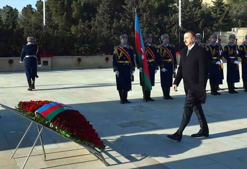 İlham Əliyev Şəhidlər Xiyabanını ziyarət etdi