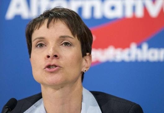 Partiya lideri: “Qaçqınlar güllələnməlidir”