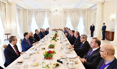 İlham Əliyev Yıldırımın şərəfinə ziyafət verdi