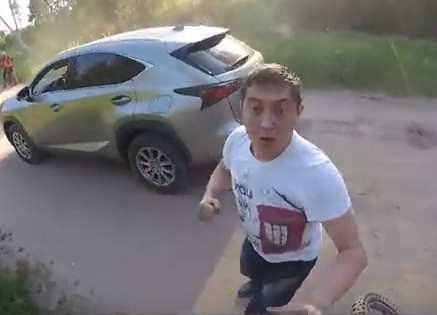 Putinin partiyasına namizəd döyüldü - Video