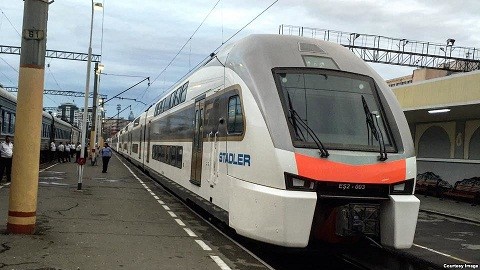 Qatarın pəncərələrini sındıran azyaşlılar tutuldu