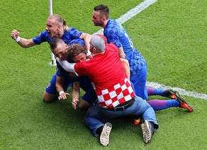 UEFA Türkiyə və Xorvatiyaya qarşı iş açdı