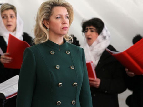 Putin Medvedyevin xanımını mükafatlandırdı