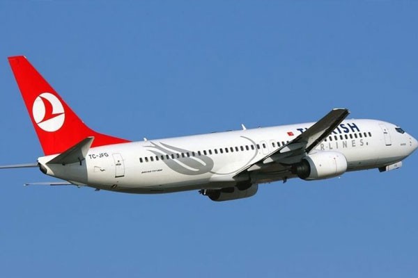 Türkiyə təyyarəsi təcili eniş etdi, hava limanı bağlandı