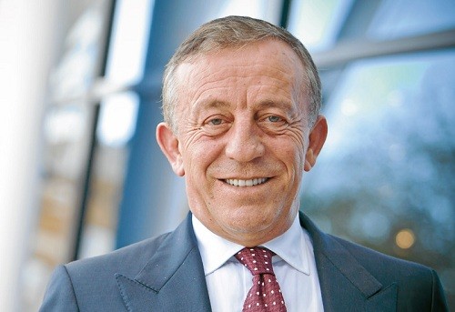 Milyarder Ağaoğlu kasıblara lağ elədi - Video