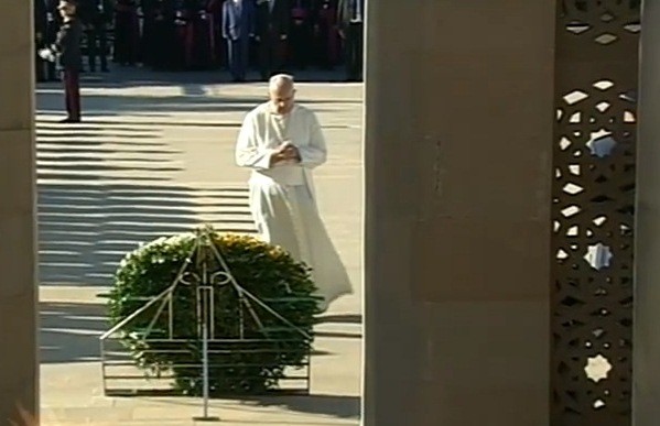 Roma Papası Şəhidlər Xiyabanını ziyarət etdi