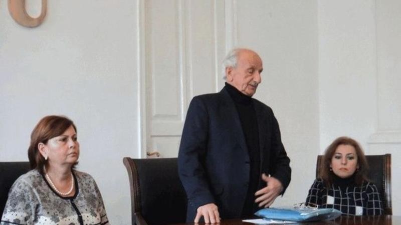 Tanınmış professor dərs zamanı öldü