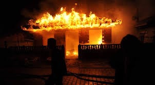 Ağdaşda birmərtəbəli ev yandı