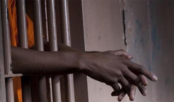 Həbsxanada üsyan: 174 məhbus qaçdı