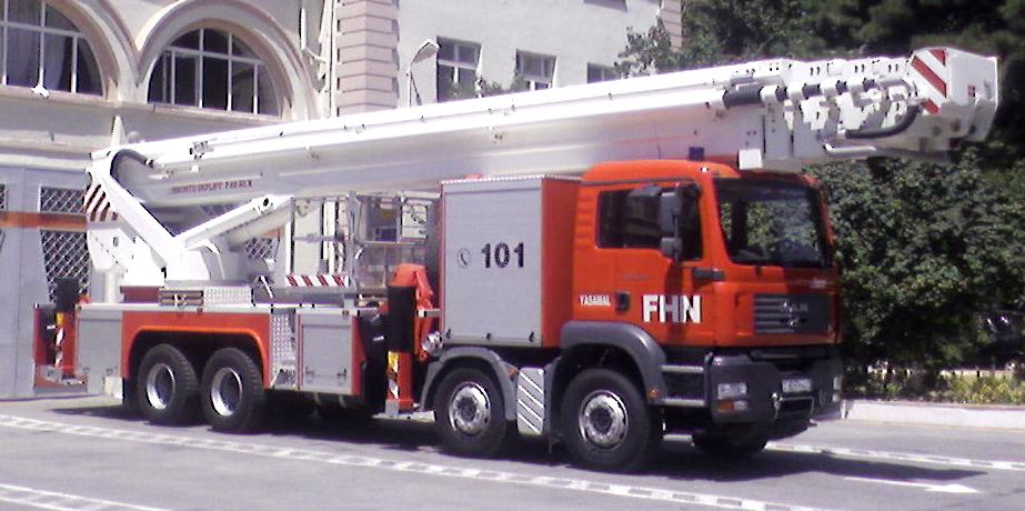 Ərzaq mağazası yandı