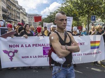 Fahişəlik qadağan olundu, ölkə ayağa qalxdı