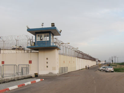 Türmədə danışıq kartı olmayan telefon tapıldı