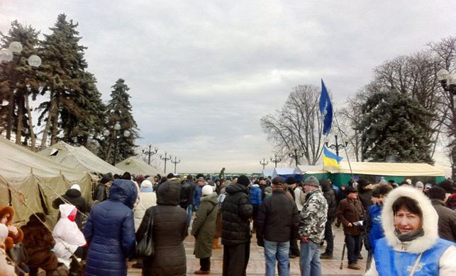 Yanukoviçin tərəfdarları Radanın qarşısını bağladı