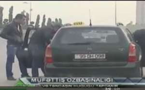 Nəqliyyat müfəttişləri sürücünü döydü - Video