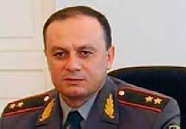 Müdafiə naziri yenidən Azərbaycanı təhdid etdi