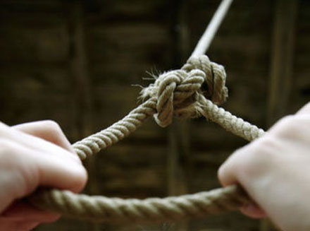 Bakıda təzə gəlin özünü asdı