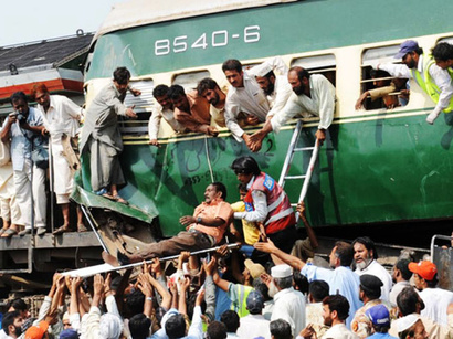 Pakistanda sərnişin qatarı partladılıb: 7 ölü, 30 yaralı