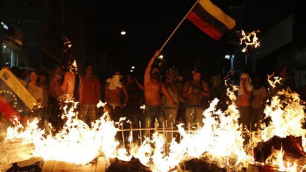 Venesuela xalqı da ayağa qalxdı - Etiraz