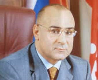 Frenk Elkapone bütün obyektlərini satdı