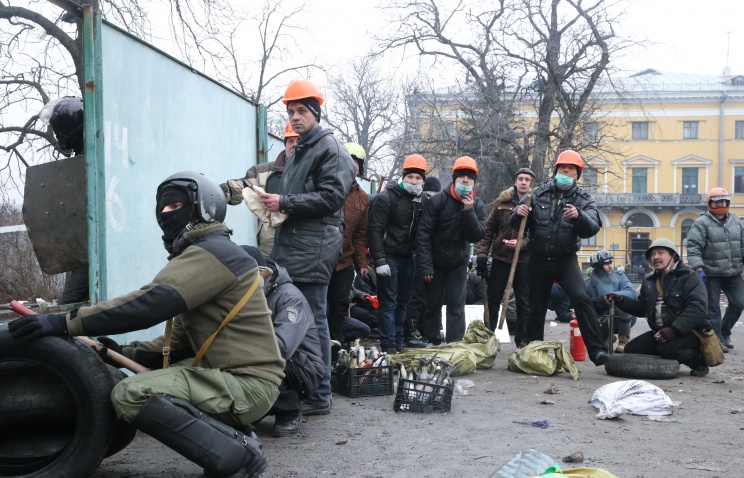 Berkut – dəbilqələrini çıxardı: xalqdan üzr istəyir