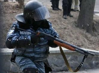 Maydanda snayperin açdığı atəş və ölüm - Video