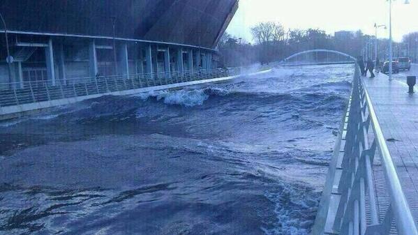 Stadion su altında qaldı - Foto