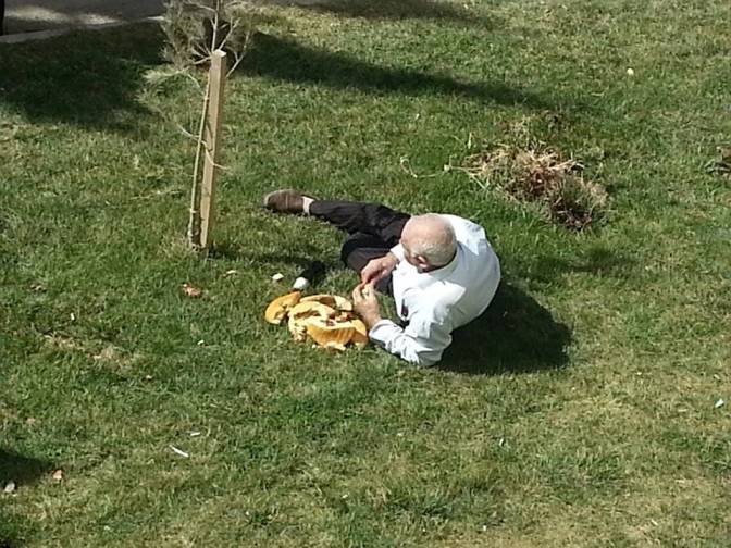 İcra başçısı əhaliyə kabab qonaqlığı verir