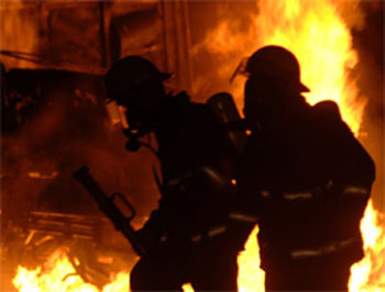 Tüntüldə ev yandı