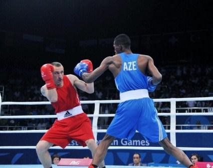 Azerbaijani boxer advances to 1/4 finals