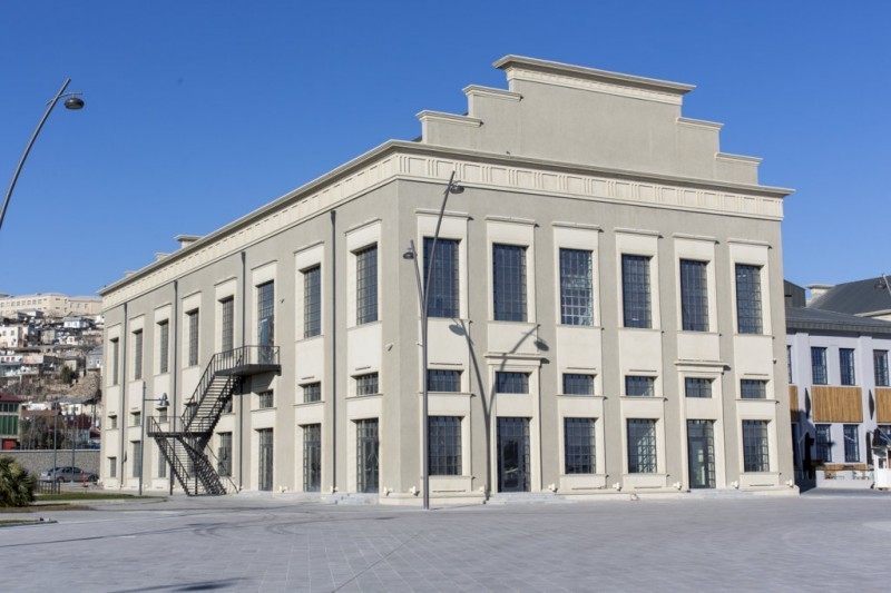 Famous writer in Baku – Photo