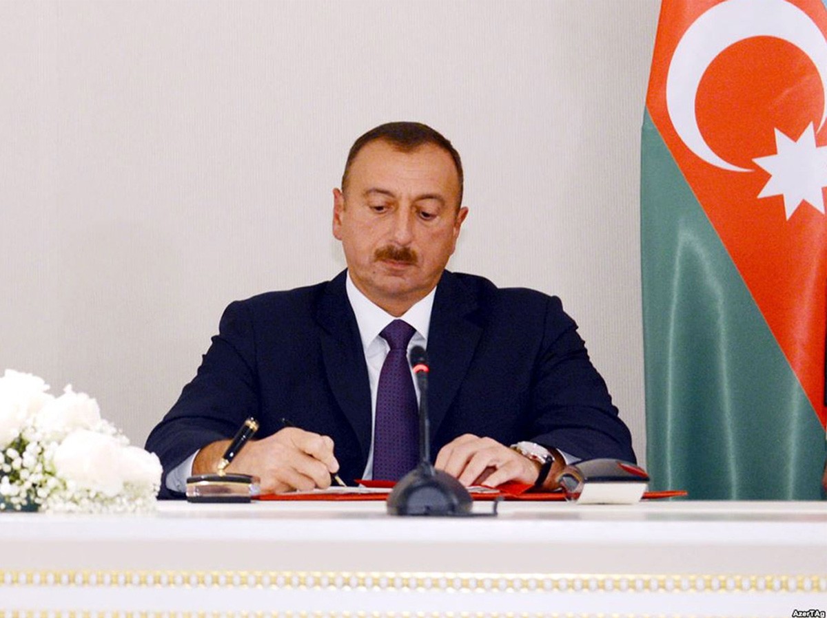 Azerbaijani president awards cinematographers