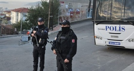 Police holding anti-terrorist operation in Istanbul