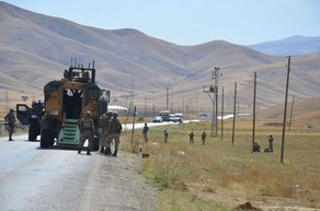 PKK bomb attack wounds three soldiers