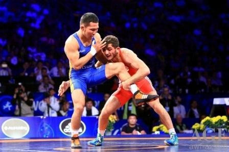 Junior Azerbaijani freestyle wrestlers vying