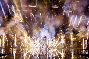 Samra performs in the first semifinal of Eurovision