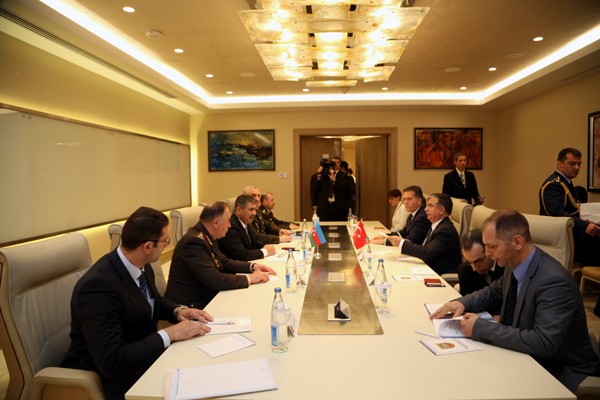 Defense ministers discuss regional issues