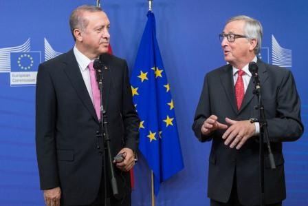 Juncker warns Turkey's Erdogan on visa deal