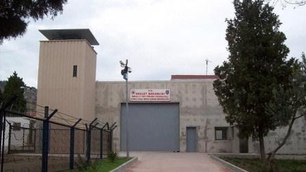 Turkey to grant jailed PKK leader family visit